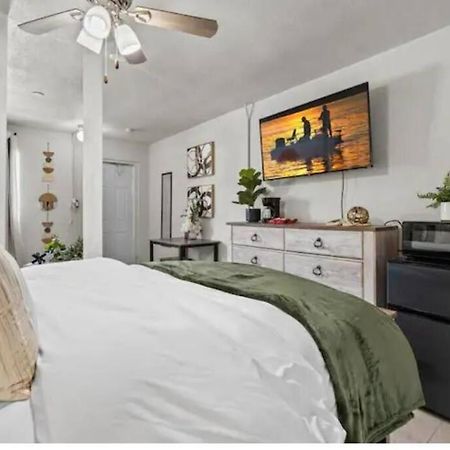 Inviting Oasis - Cozy, Spotless, And Comfortable Room Pahokee Exteriör bild
