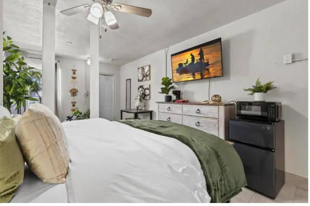 Inviting Oasis - Cozy, Spotless, And Comfortable Room Pahokee Exteriör bild
