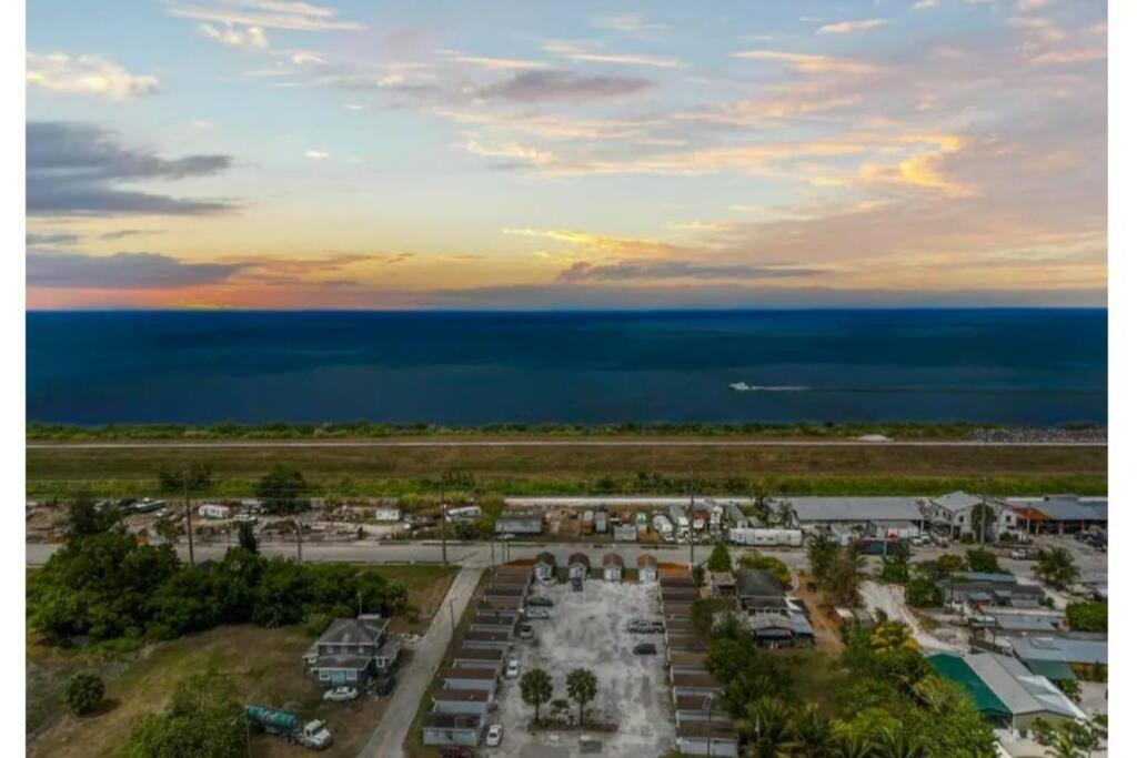 Inviting Oasis - Cozy, Spotless, And Comfortable Room Pahokee Exteriör bild