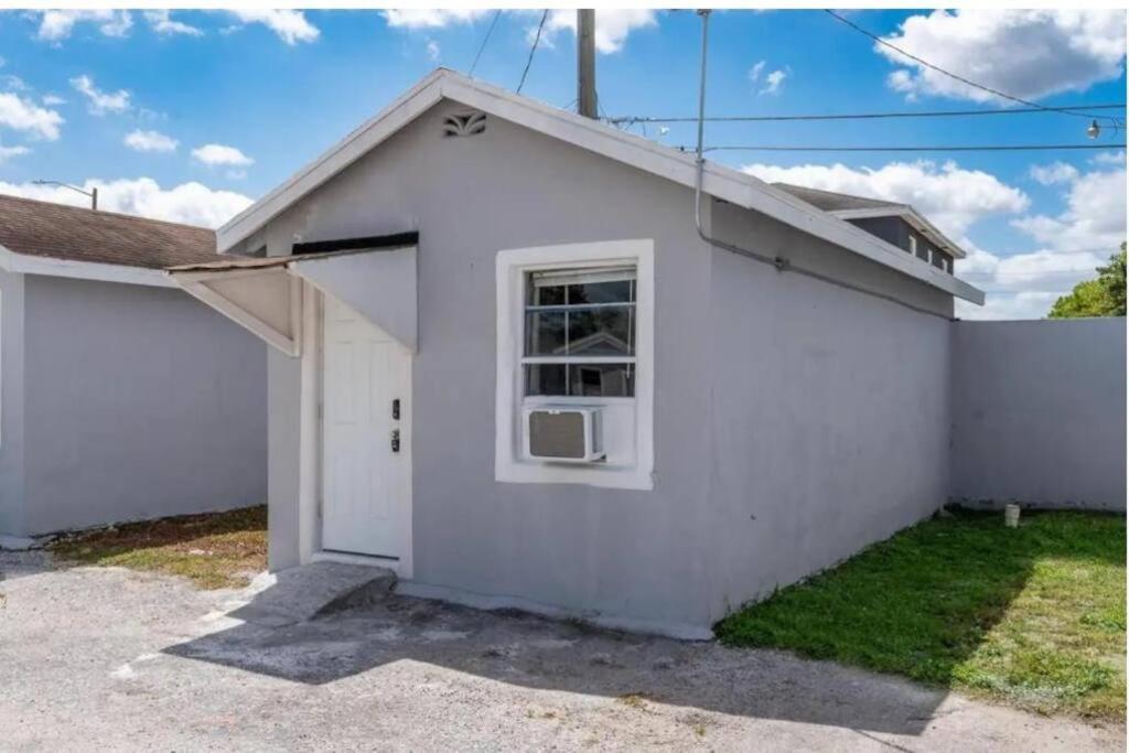 Inviting Oasis - Cozy, Spotless, And Comfortable Room Pahokee Exteriör bild